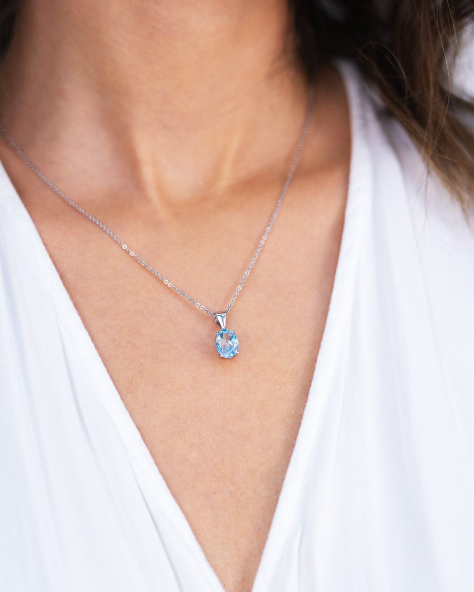 Komplet srebrny z niebieskim topazem w ażurowej oprawie - kolczyki z zawieszką