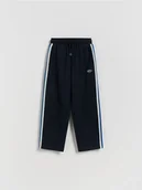 Spodnie i spodenki dla chłopców - Reserved - Bawełniane spodnie - granatowy - miniaturka - grafika 1