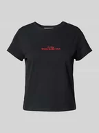 Koszulki i topy damskie - T-shirt z wyhaftowanym napisem - miniaturka - grafika 1