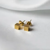 Kolczyki - Kolczyki kostki złote wkrętki stal chirurgiczna - miniaturka - grafika 1