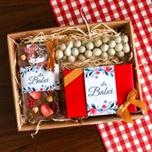 Zestawy upominkowe - Kosz ze słodkościami dla Babci - miniaturka - grafika 1