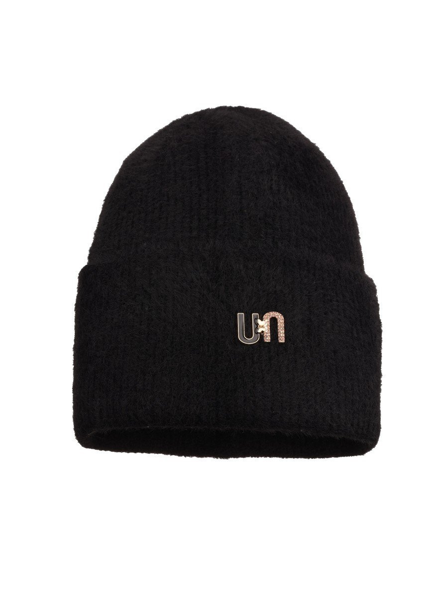 Dziewczęca czapka z futrzastą przędzą i złotą przywieszką czarny Ambra r.50/54