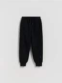 Spodnie i spodenki dla chłopców - Reserved - Dzianinowe joggery - czarny - miniaturka - grafika 1