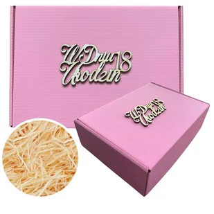 Pudełko prezentowe 18 urodziny różowe z drewnianą ozdobą i wypełnieniem - Zestawy upominkowe - miniaturka - grafika 1