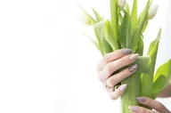 Czasopisma - Manicure hybrydowy w Yasumi w Krakowie - miniaturka - grafika 1