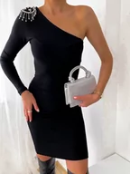 Sukienki - Sukienka czarna dopasowana na jedno ramię mini z ozdobą srebrną na ramieniu Trusi - PERFE - miniaturka - grafika 1