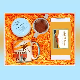 Zestaw prezentowy na wyjątkową okazję ChillBox WSCHÓD SŁOŃCA. Zestaw 20 herbat różnego rodzaju i smaku 20x 5/8g, ziołowa mieszanka Fresh kisses 130g.. - Zestawy upominkowe - miniaturka - grafika 1