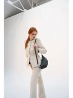 Torebki damskie - Christian Laurier Skórzana torebka "Jonas" w kolorze czarnym - 33 x 15 x 9 cm - miniaturka - grafika 1