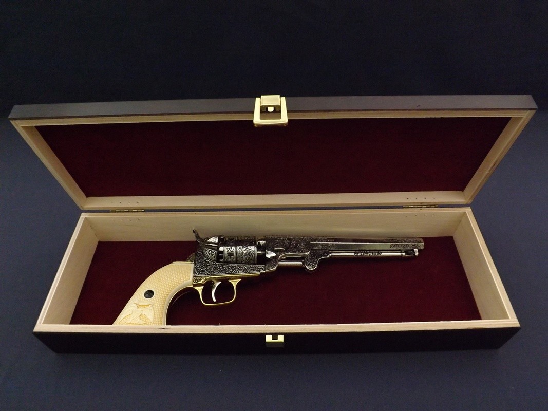REPLIKA REWOLWER KAWALERII USA, S.Colt W PUDEŁKU DENIX MODEL 1040B+P01