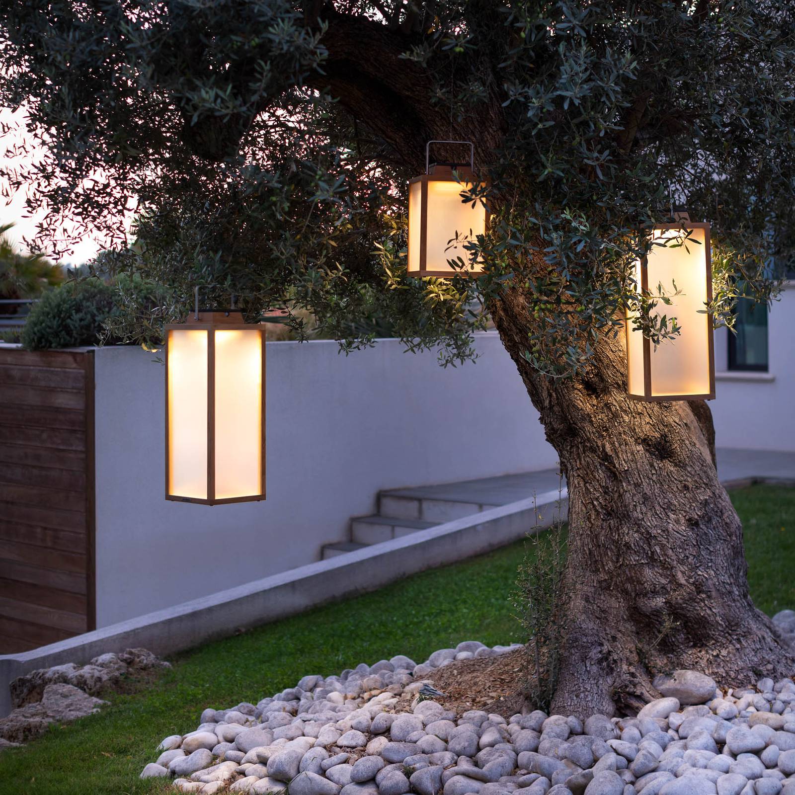 LES JARDINS Latarnia solarna LED Tradition z drewna teak 65 cm