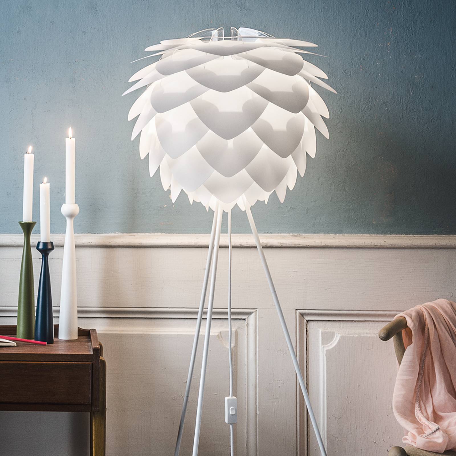 UMAGE Silvia medium lampa podłogowa trójnóg biała