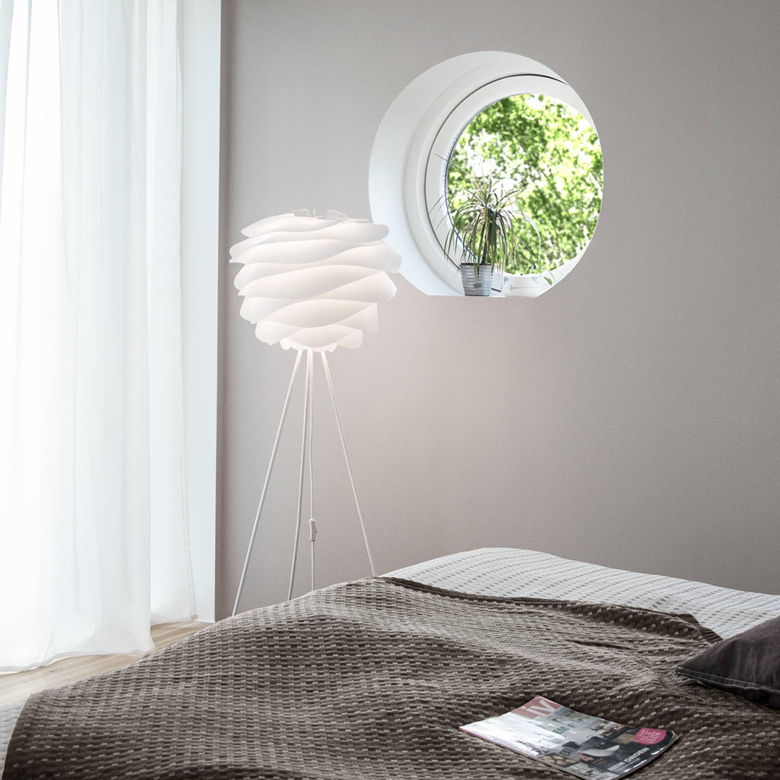 UMAGE Carmina lampa podłogowa trójnóg biały