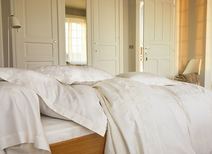 Blanc Des Vosges Poszewka satynowa Hesperide Ecrue