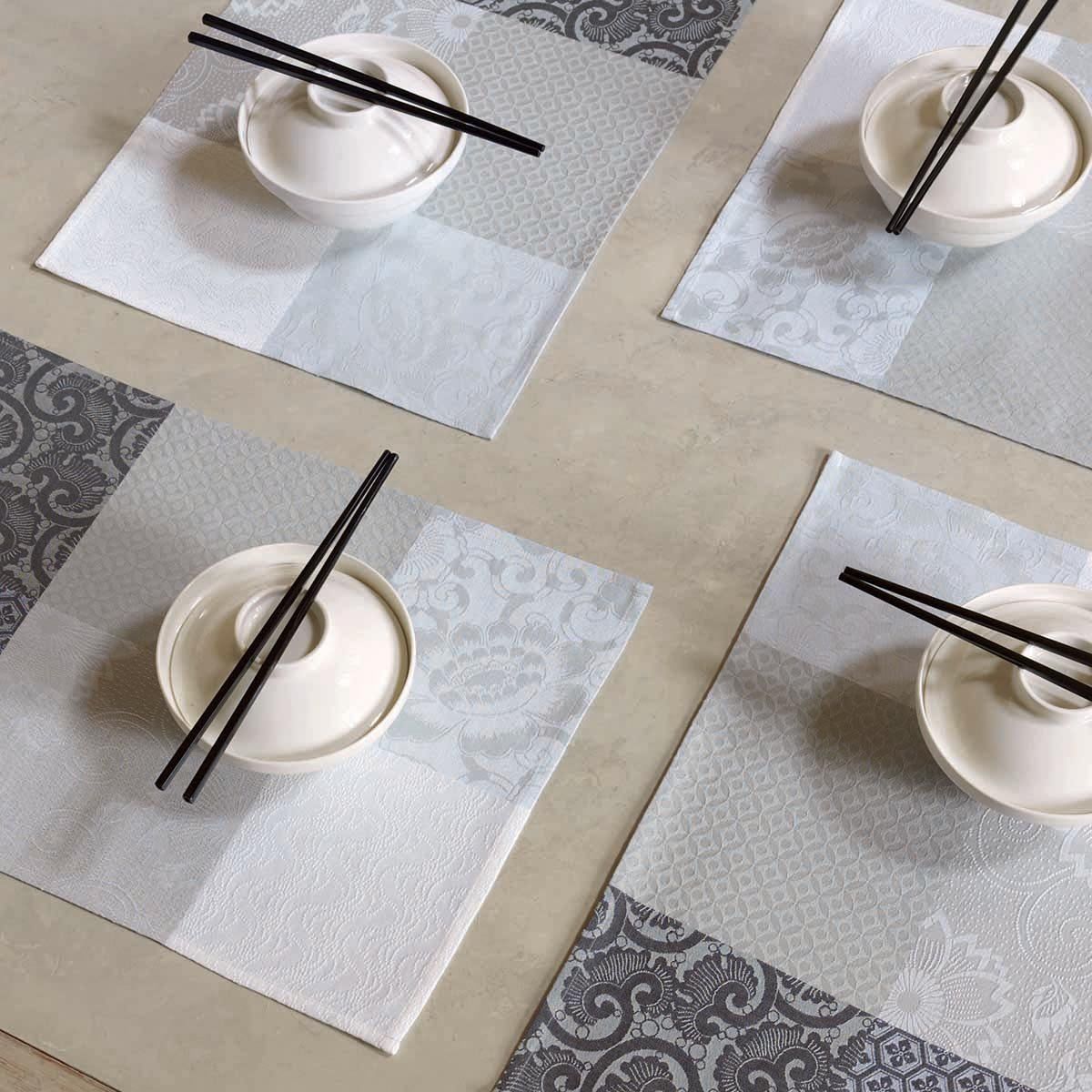 Le Jacquard Fran ais Podkładka żakardowa na stół powlekana Fleurs de Kyoto Szara
