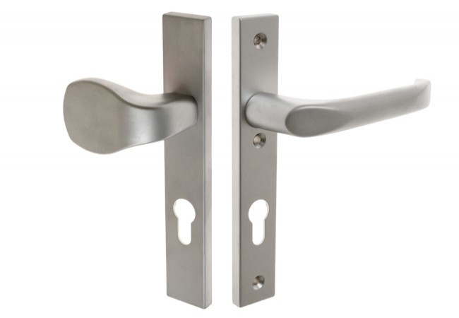 Pochwyt-klamka FAM 14149 92/204/32 chrom matowy prawa (3 śruby)