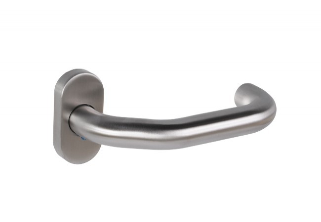 Klamka INOX B Harko z odsadzeniem, z /t owalną trzpień 8x8 mm, rozstaw śrub 50 mm