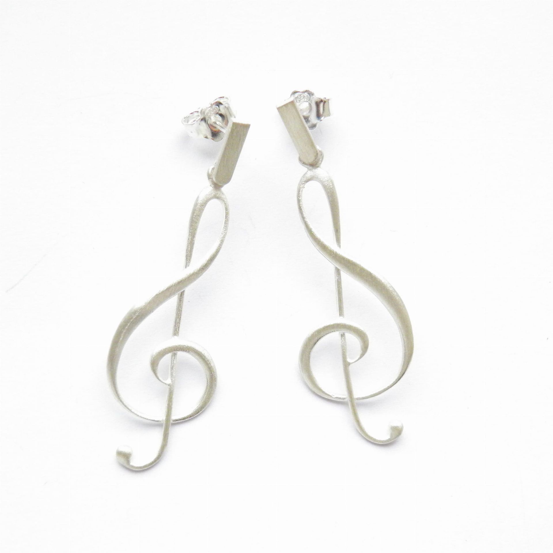 Kolczyki srebrne - Klucz wiolinowy biały sztyft