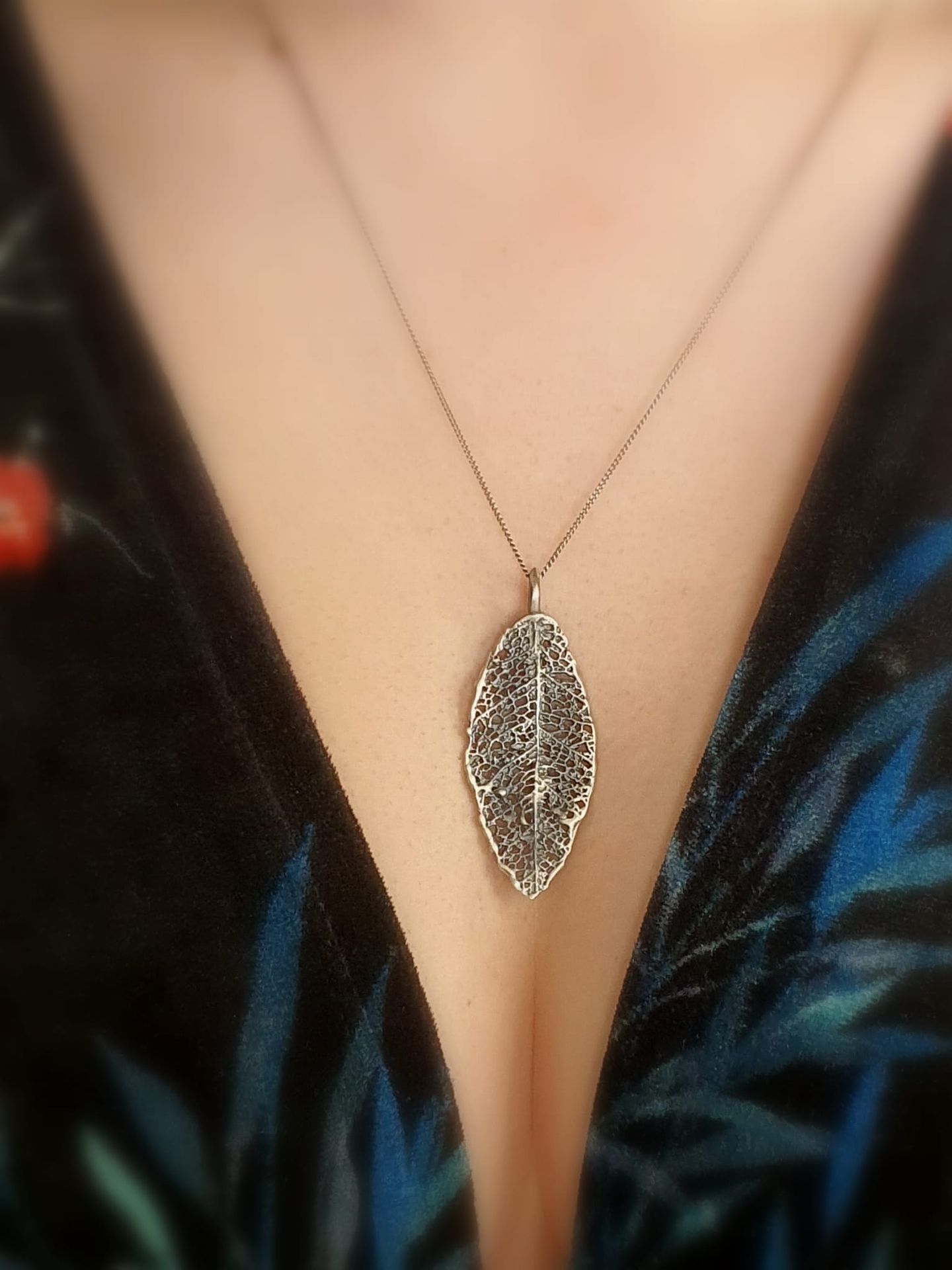 Zawieszka srebrna - Liść L7 szary