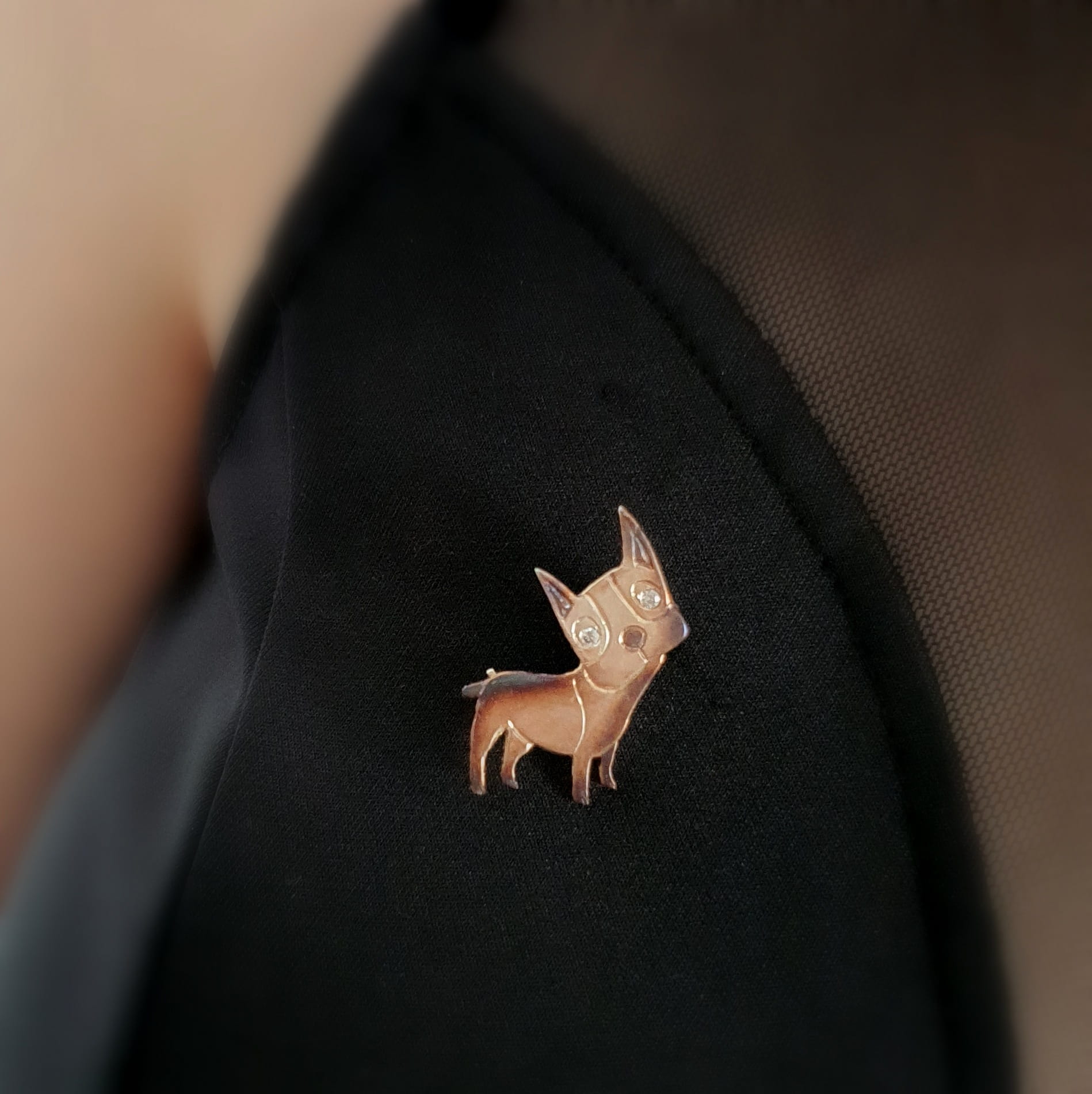 Broszka srebrna - Piesek Ginger brązowy