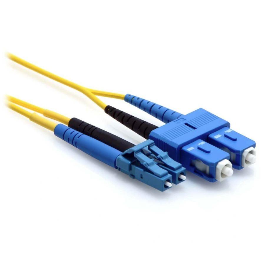 Jednomodowy simpleksowy patchcord światłowodowy LC-SC o długości 3m