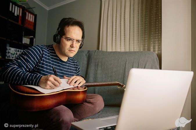 Laboratorium dźwięku koala Lekcje online nauki gry na gitarze dla dzieci starszych i dorosłych