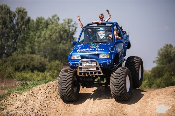 Mistrzowie imprez Jazda mini monster truck dla dzieci