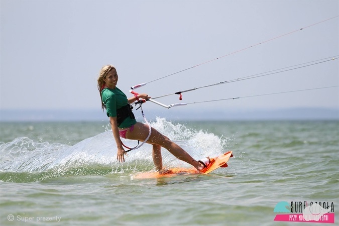 SurfSzkola przy molo w Jastarni Kurs Kitesurfingu 