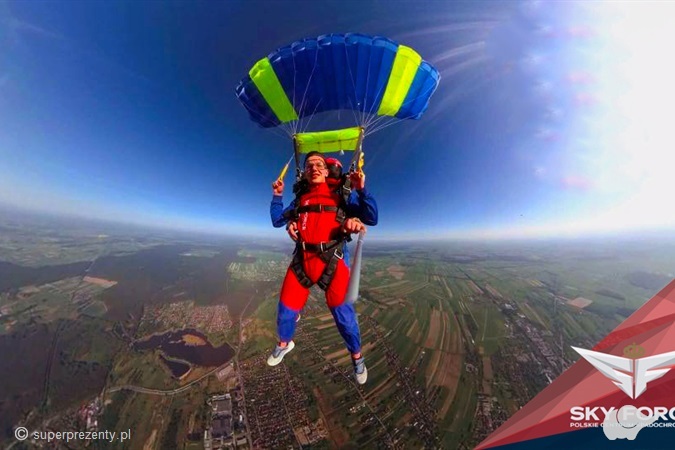 Sky force Skok spadochronowy z Desantowca z 4200 m z filmowaniem w Piotrkowie Trybunalskim