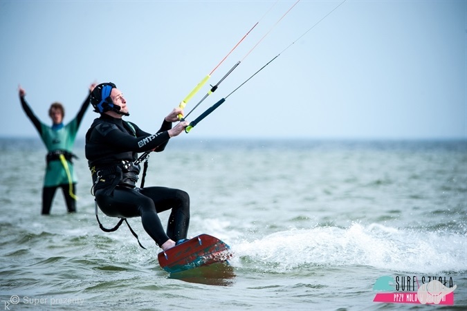 SurfSzkola przy molo w Jastarni Kurs Kitesurfingu 