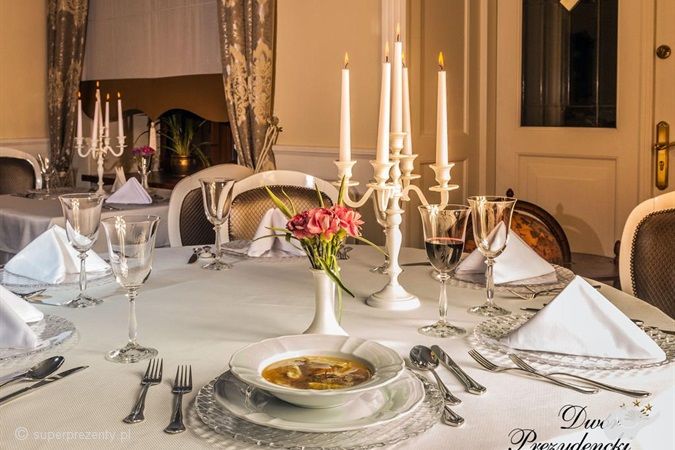 Dwór prezydencki boutique hotel & spa Kolacja w Restauracji Belle Epoque na przedmieściach Tarnowa