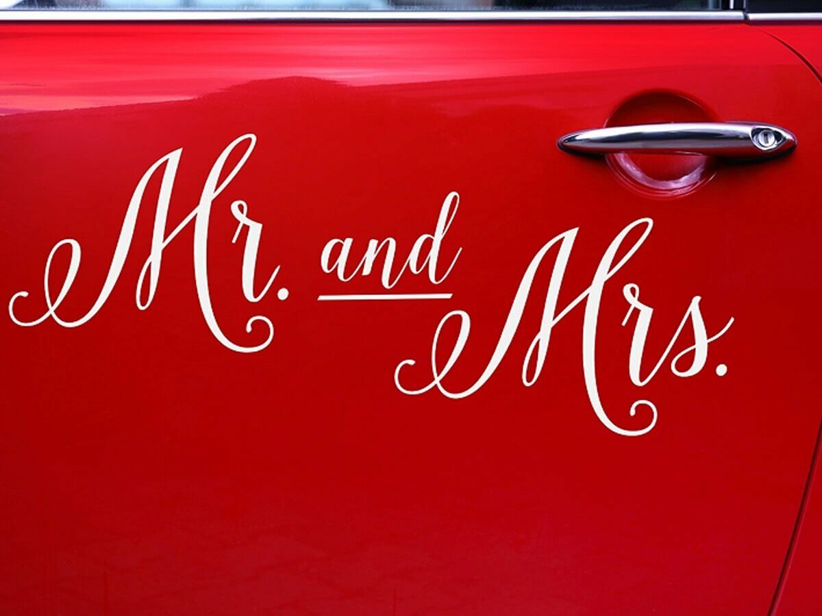 Naklejka ślubna na samochód - Mr. and Mrs.