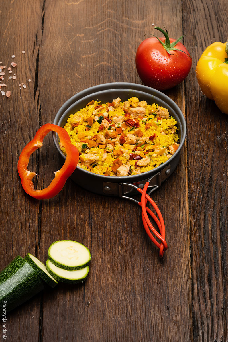 DANIE (539) KURCZAK Z KASZĄ KUSKUS I WARZYWAMI 160G