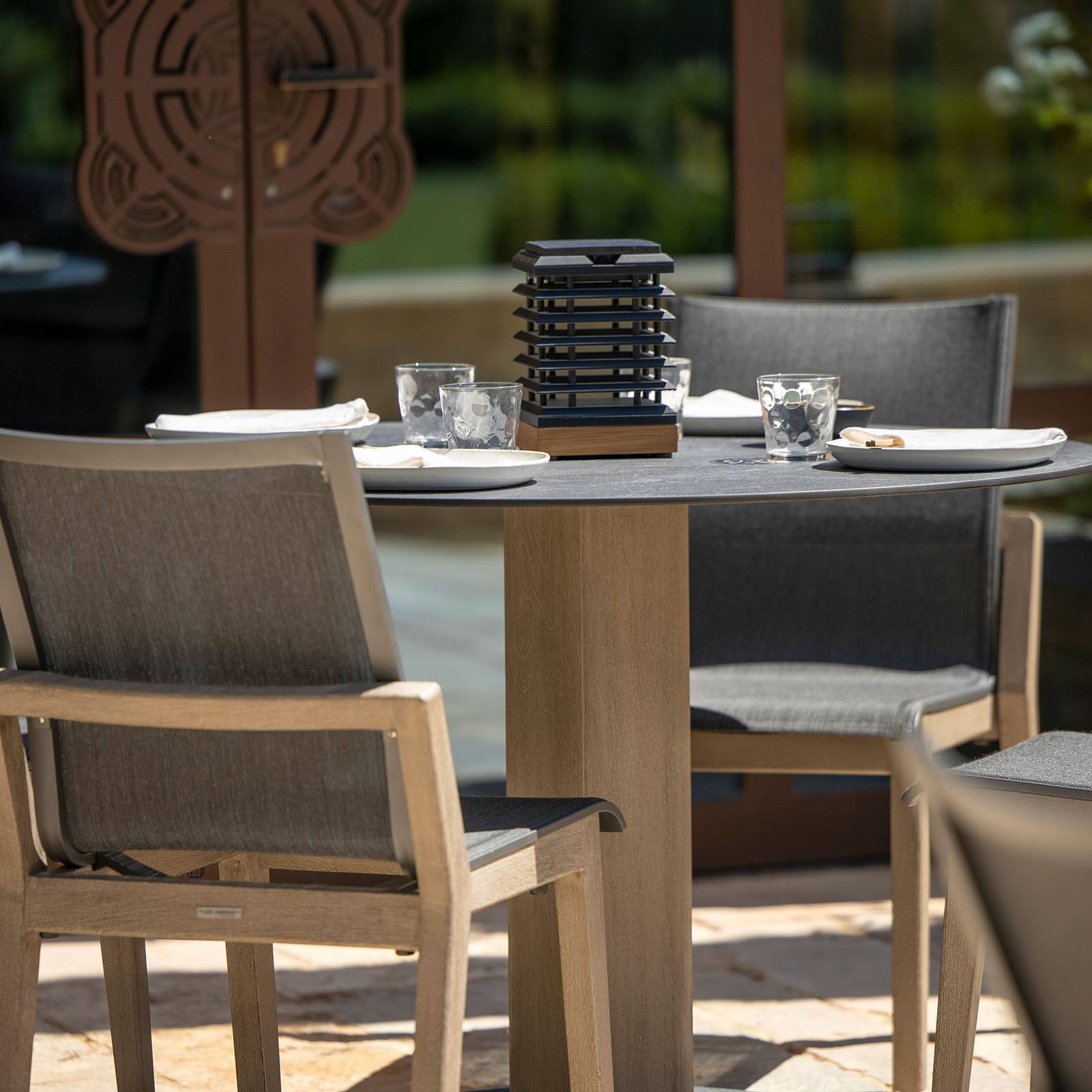 LES JARDINS Solarna lampa stołowa LED Tekura z drewna teak