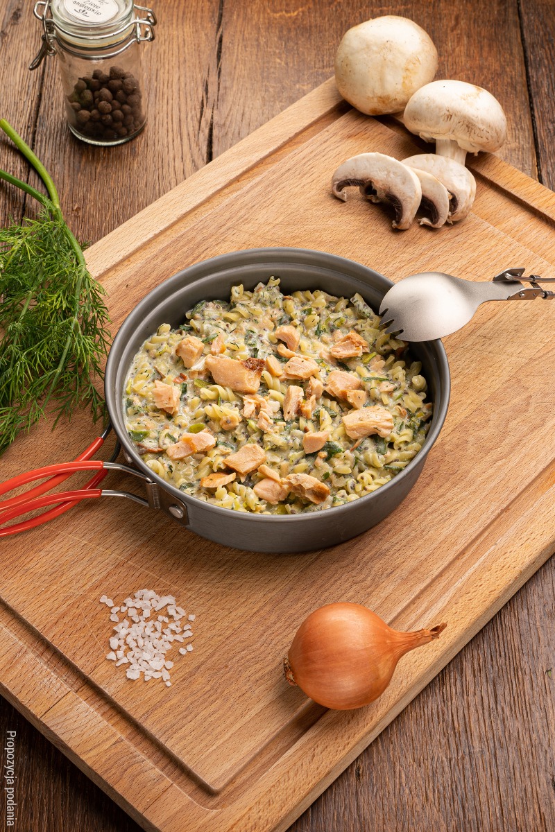 DANIE (568) MAKARON Z ŁOSOSIEM I KOPERKIEM 125G