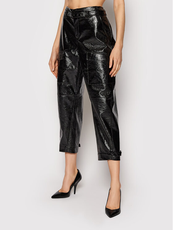 Ted Baker Spodnie z imitacji skóry Vinala 256835 Czarny Cropped Fit