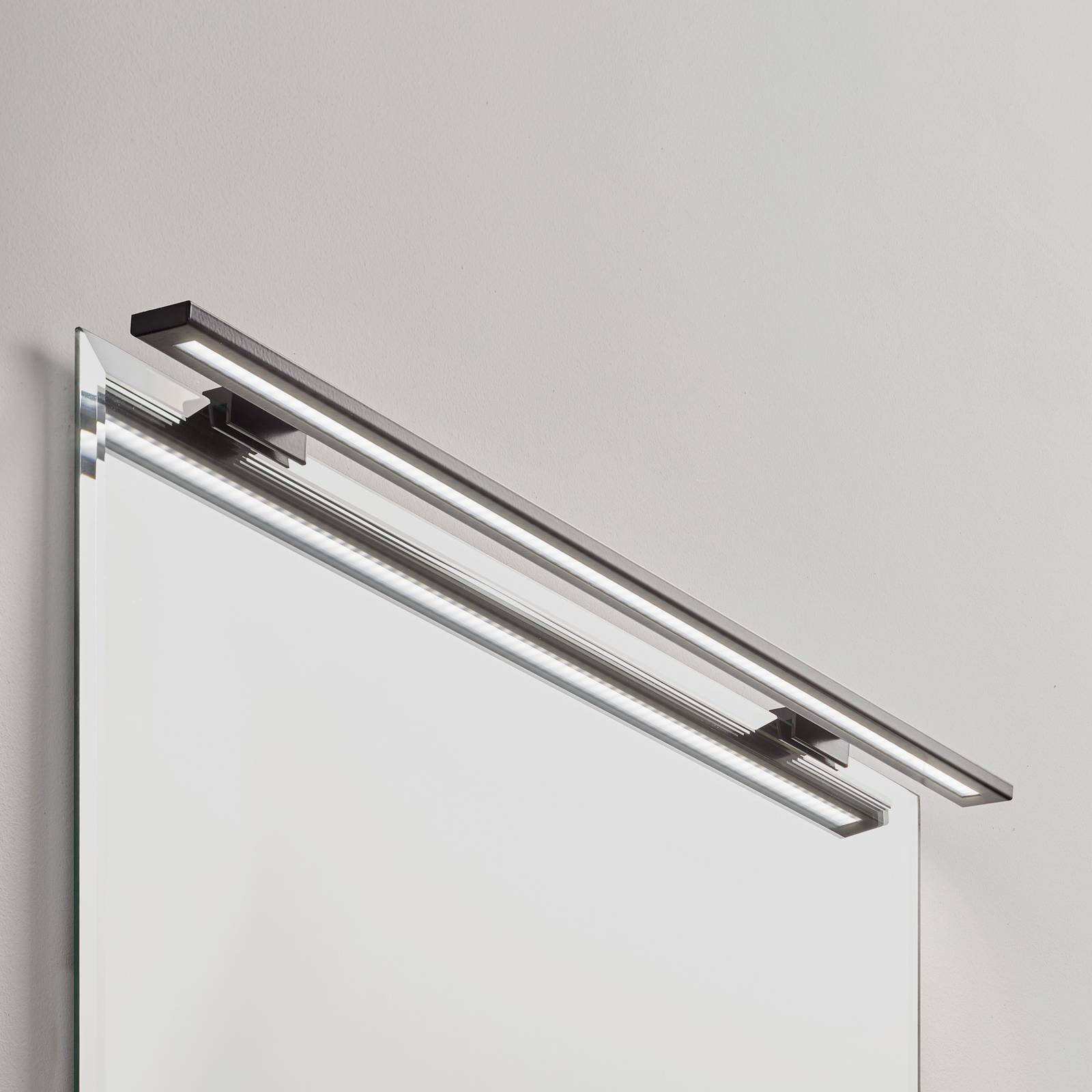 Oświetlenie lustra LED Espelho 60cm czarne 4 000 K
