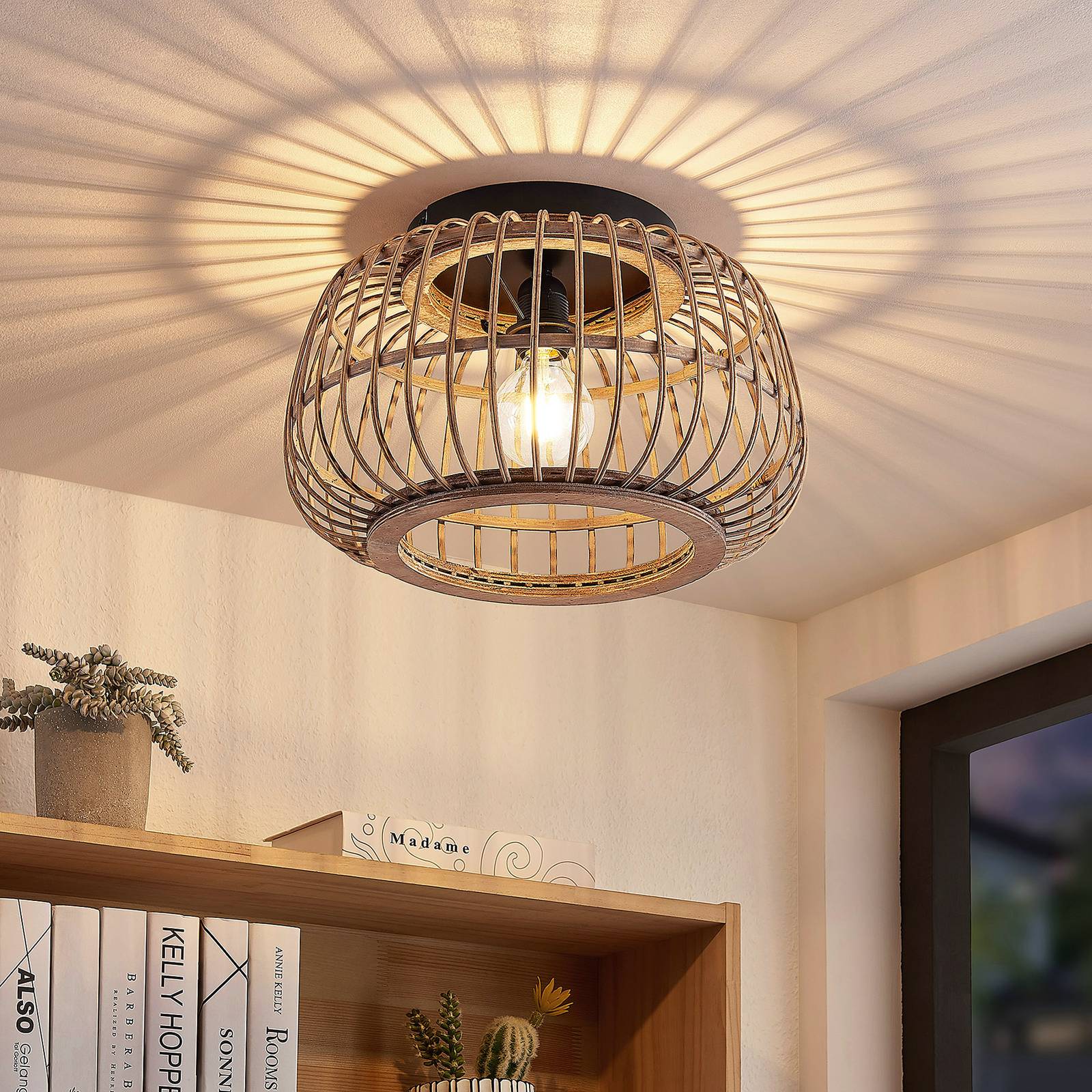 Lindby Bominio lampa sufitowa z rattanu, 40 cm