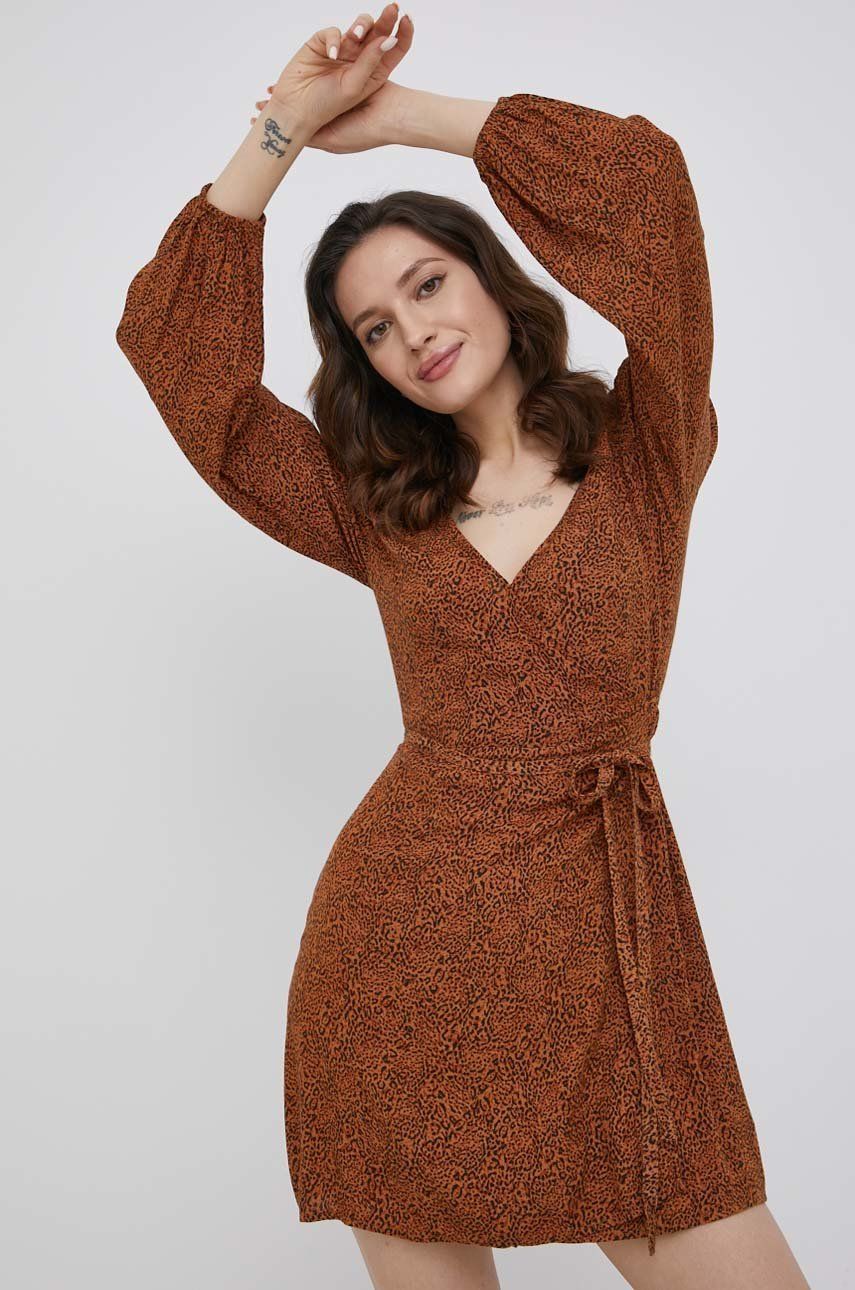 Sukienki - Billabong sukienka kolor brązowy mini rozkloszowana - grafika 1