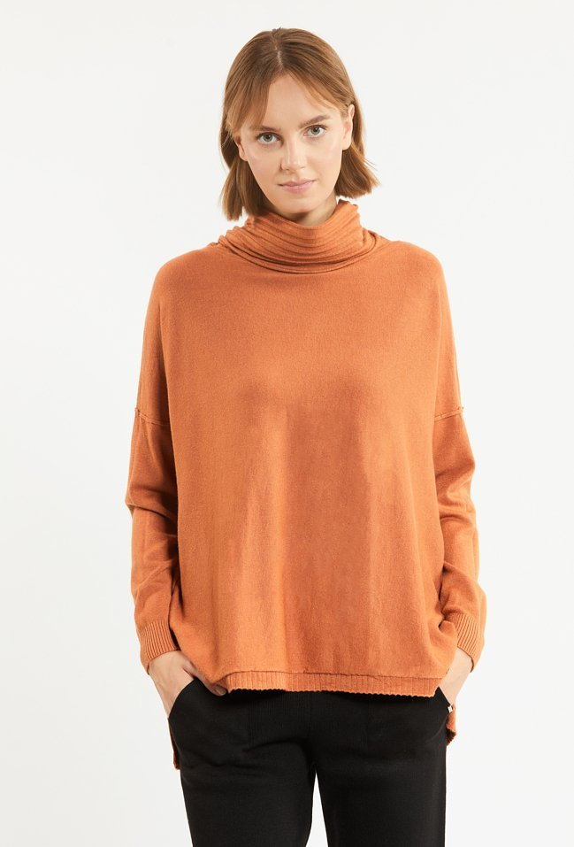 Sweter damski z golfem - Monnari