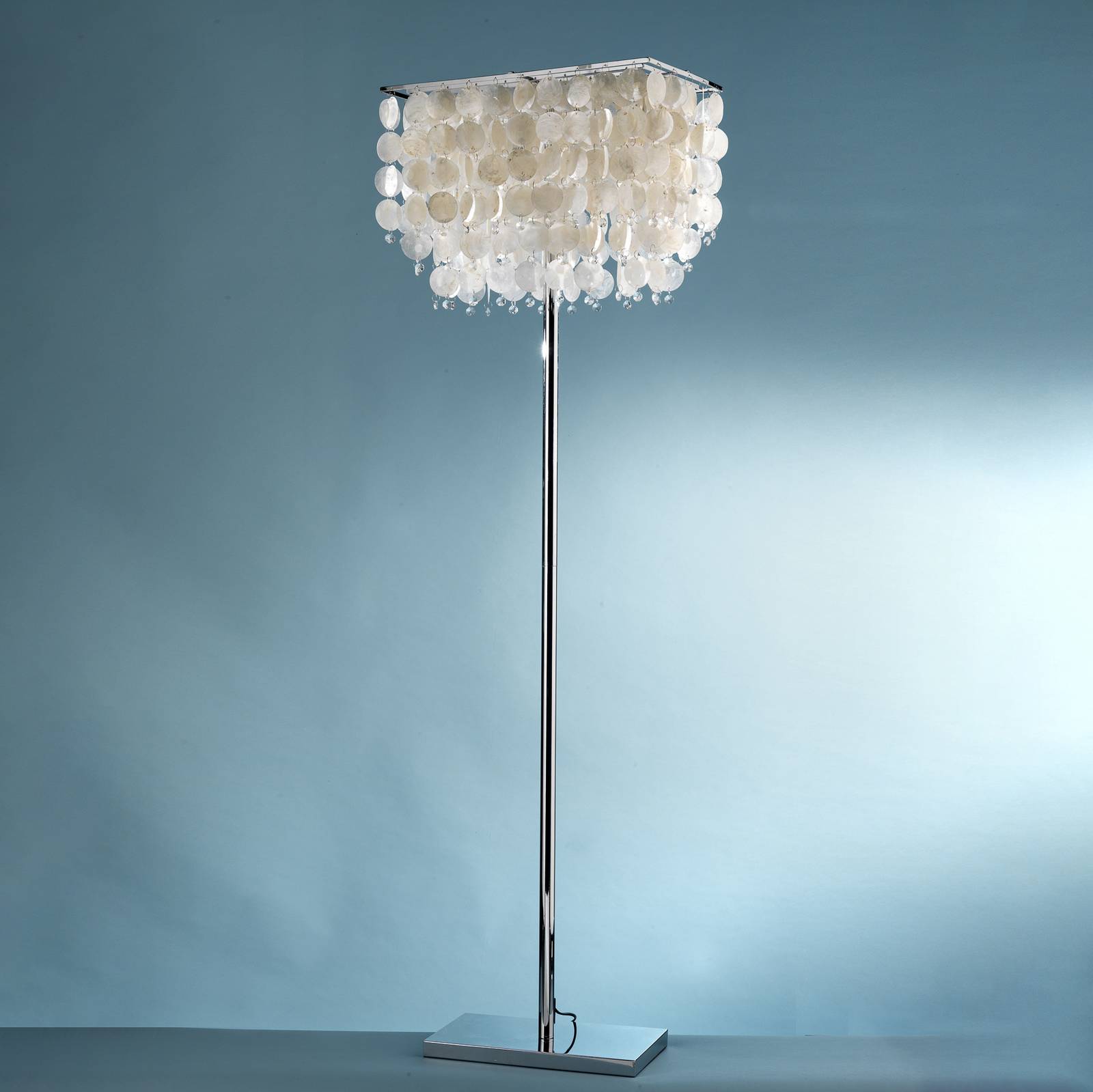 Lampa stojąca Makani, chrom, z dekorem muszli