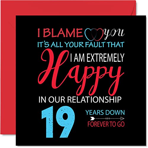 Zabawna kartka z okazji 19-tej rocznicy dla męża żony - 'Your Fault I'm Niezwykle Happy 19-tej rocznicy ślubu dla partnera, 145 mm x 145 mm kartki z życzeniami na dziewiętnaste rocznice