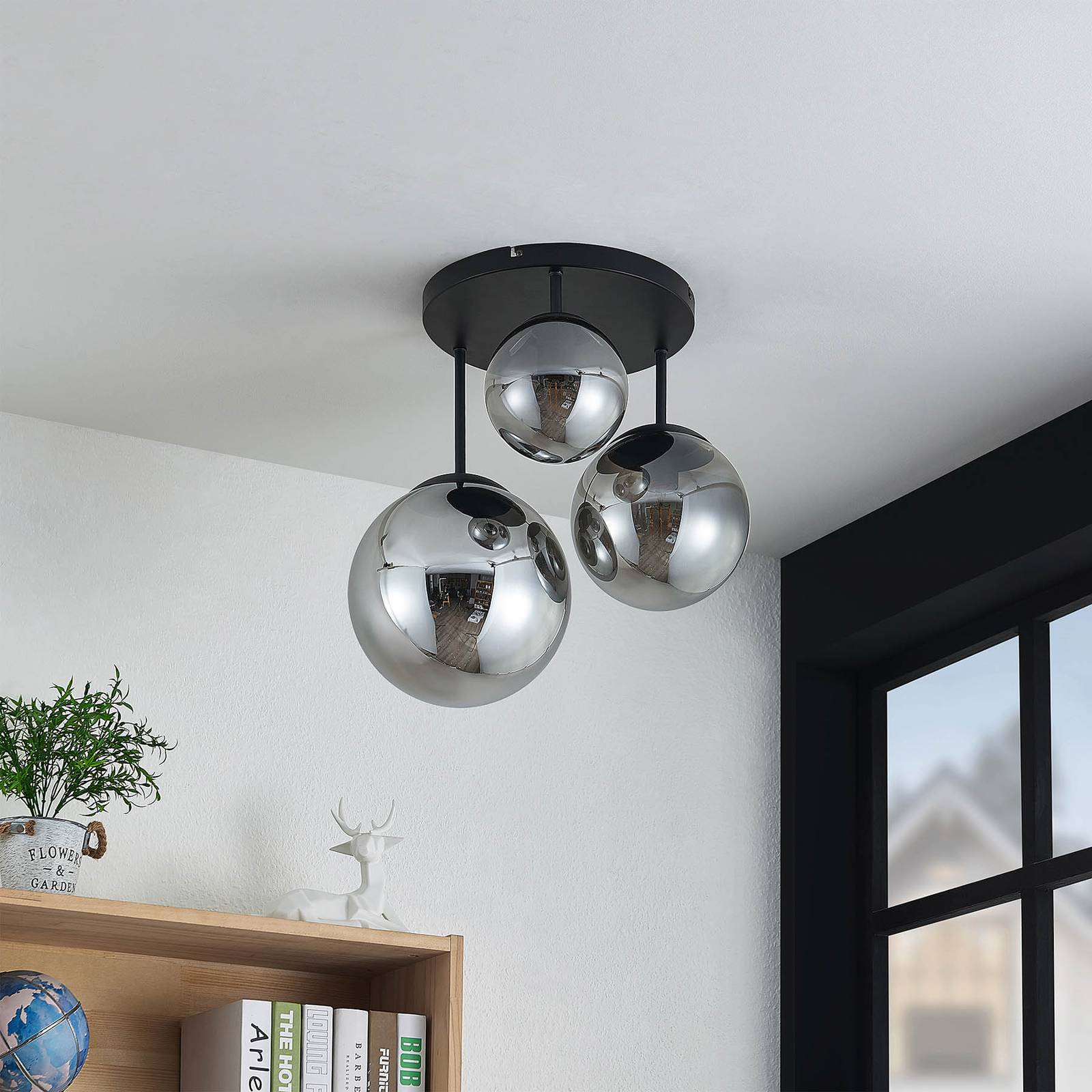 Lindby Teeja lampa sufitowa, 3 szklane kule, szara