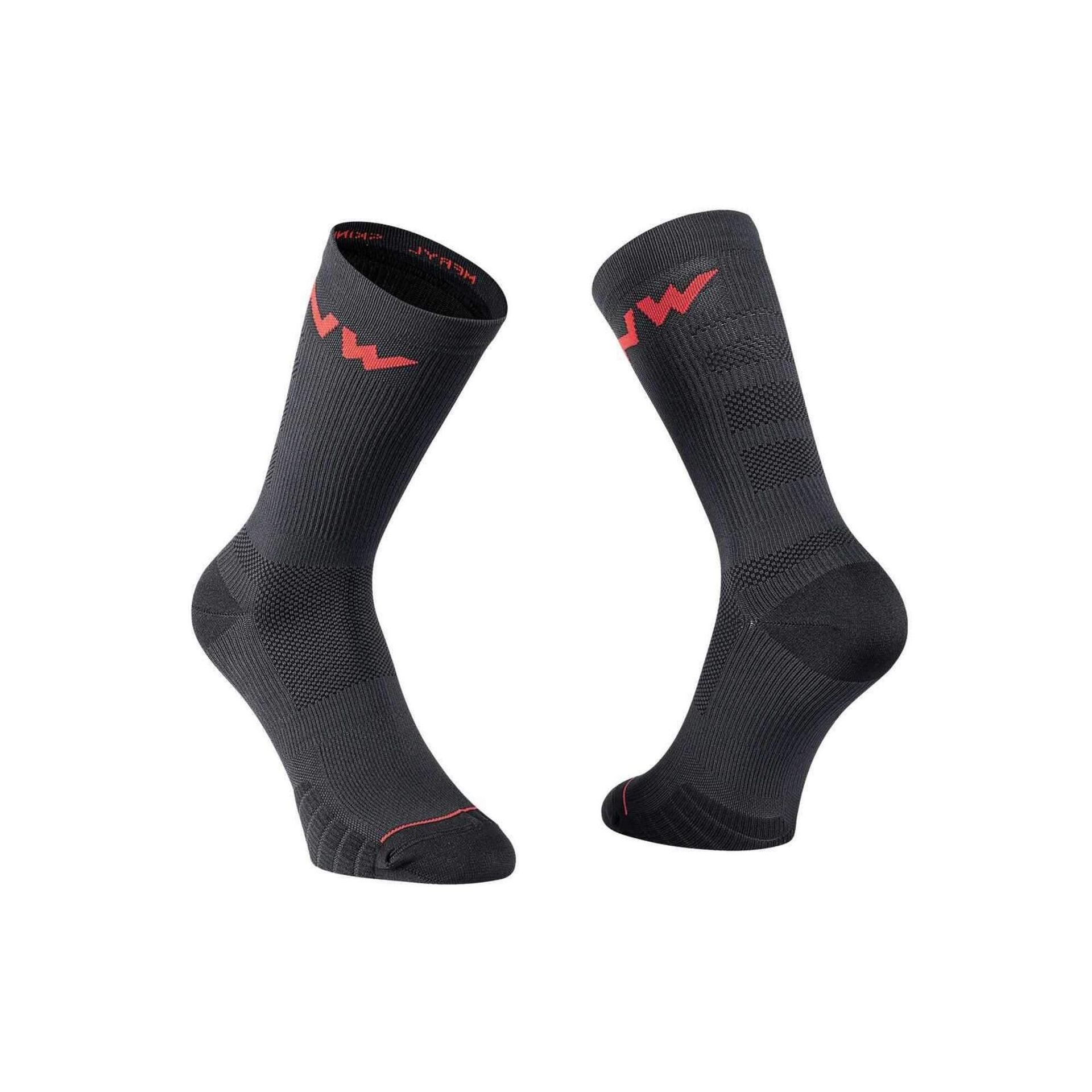 Skarpety rowerowe NORTHWAVE EXTREME PRO czarno czerwone