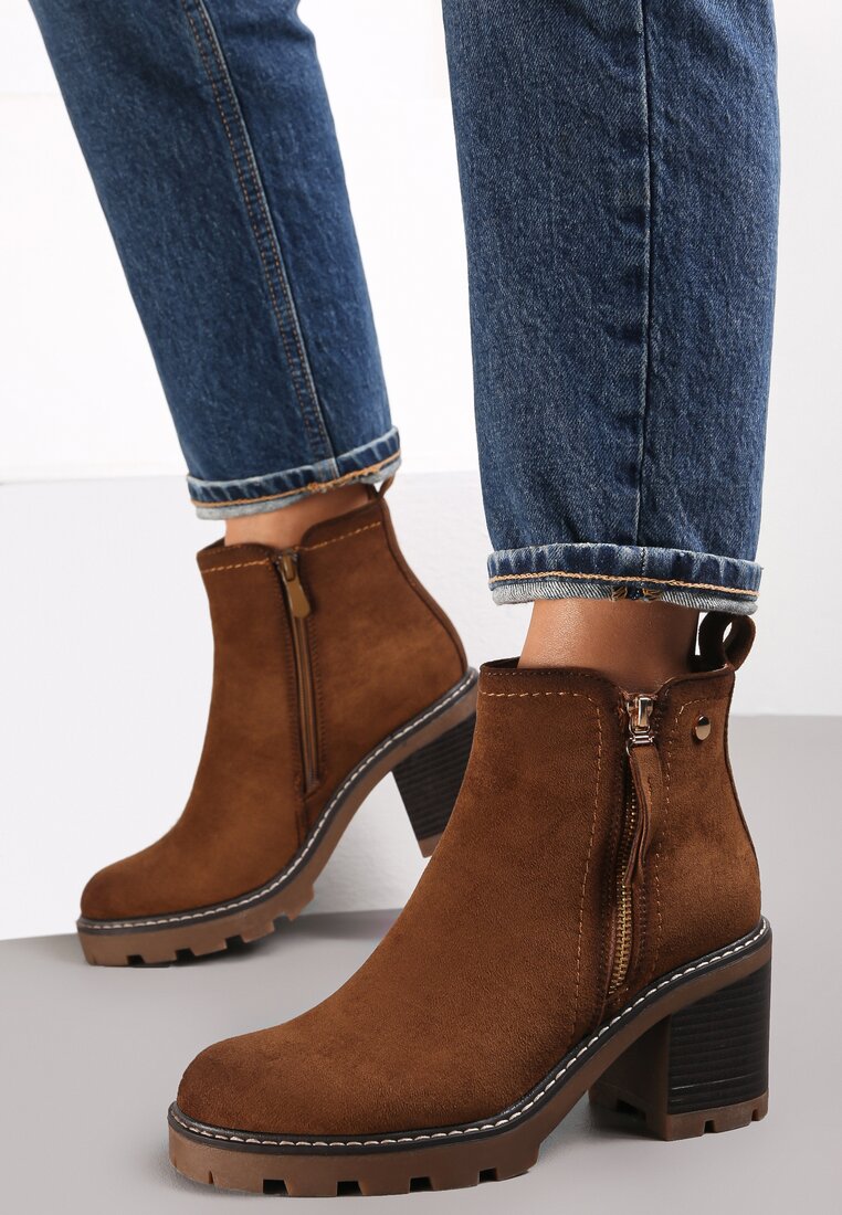 Ciemnobeżowe Botki na Słupku Boho z Suwakiem Kodra