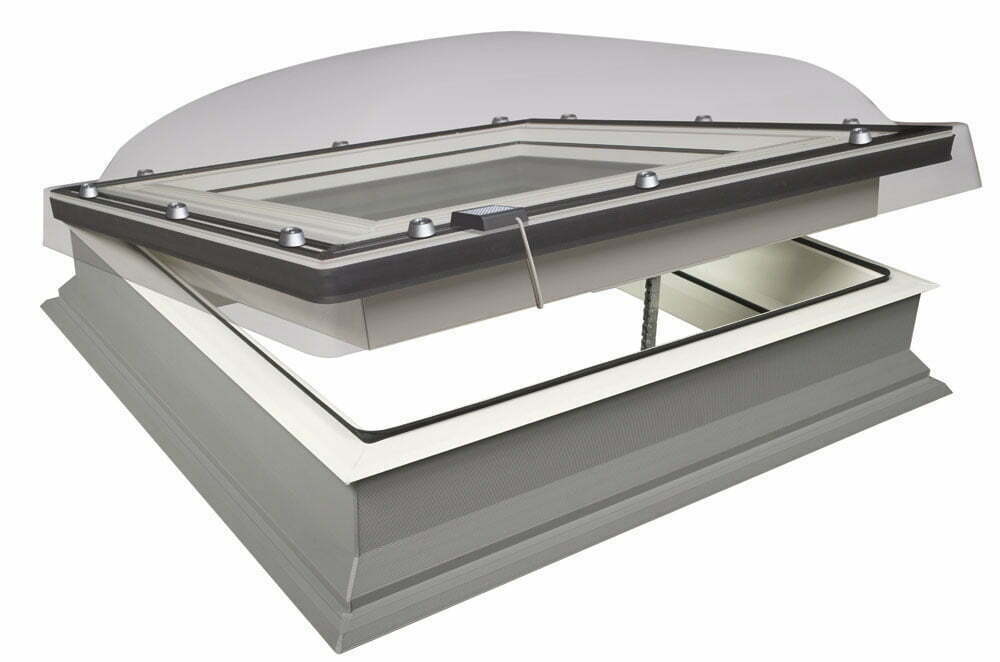 Okno do płaskiego dachu DMC-M P4 Secure Fakro manualne z matową kopułą 80CN04