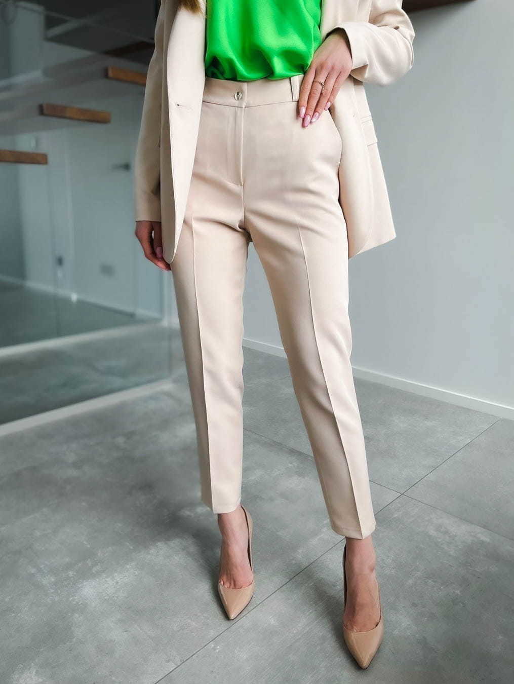 SPODNIE JASNY BEŻ ELEGANCKIE GARNITUROWE Z PROSTĄ NOGAWKĄ POLSKA PRODUKCJA TRENDSETTER - PERFE