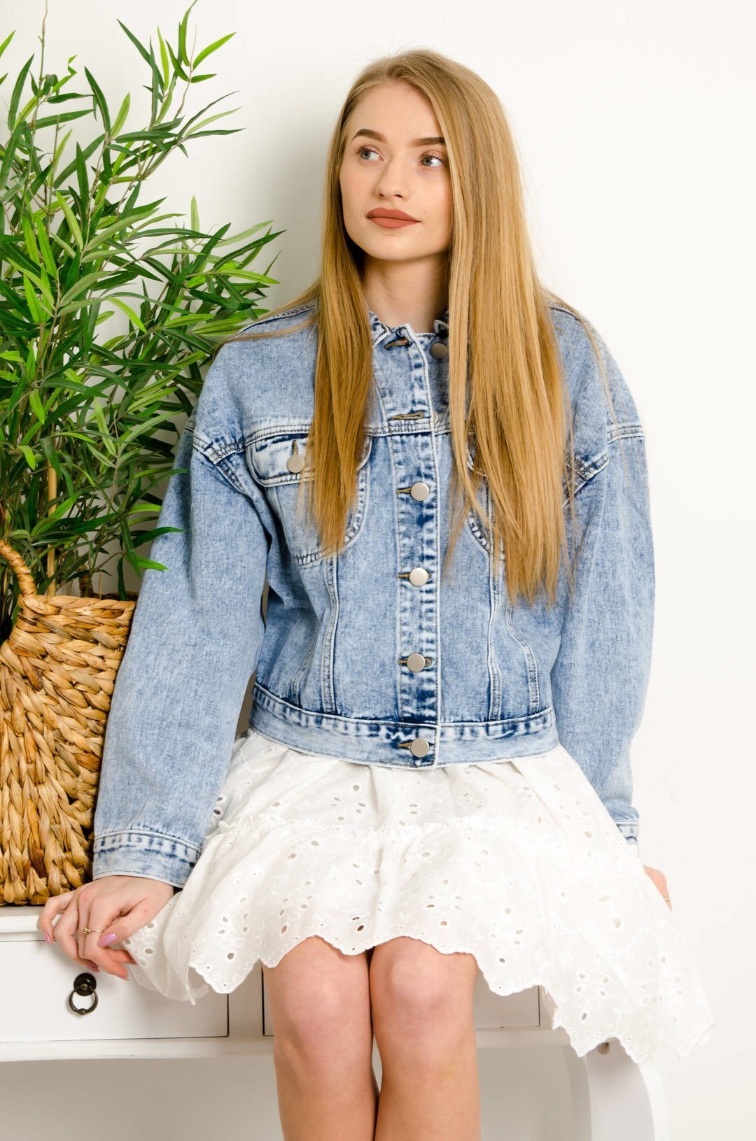 JASNA  KURTKA  JEANSOWA-DEKATYZOWANA - Olika