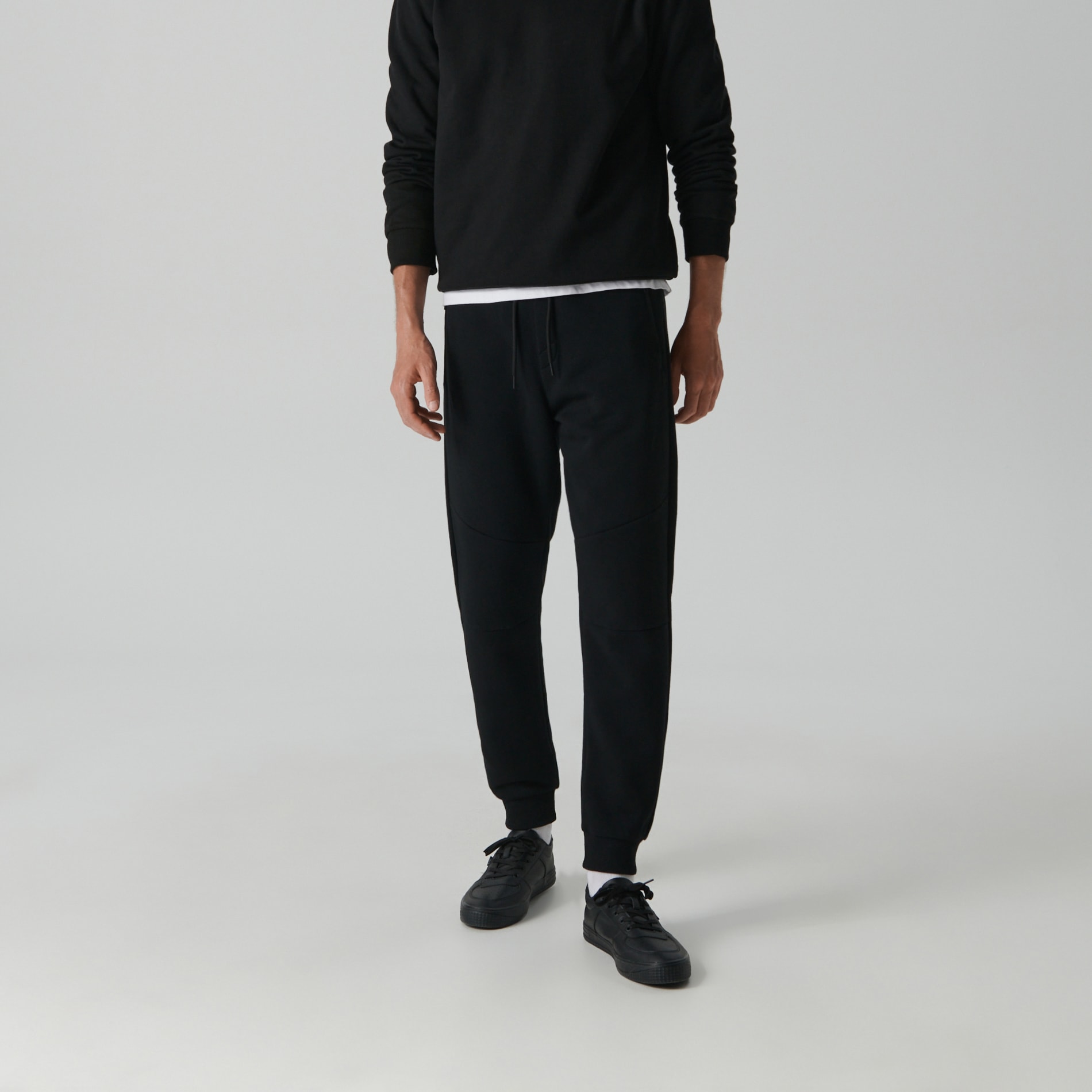 Sinsay - Spodnie regular jogger - Czarny