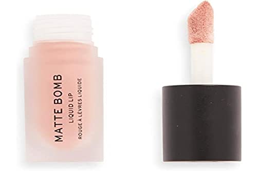 Makeup Revolution Matte Bomb matowa szminka odcień Nude Allure 4,6 ml