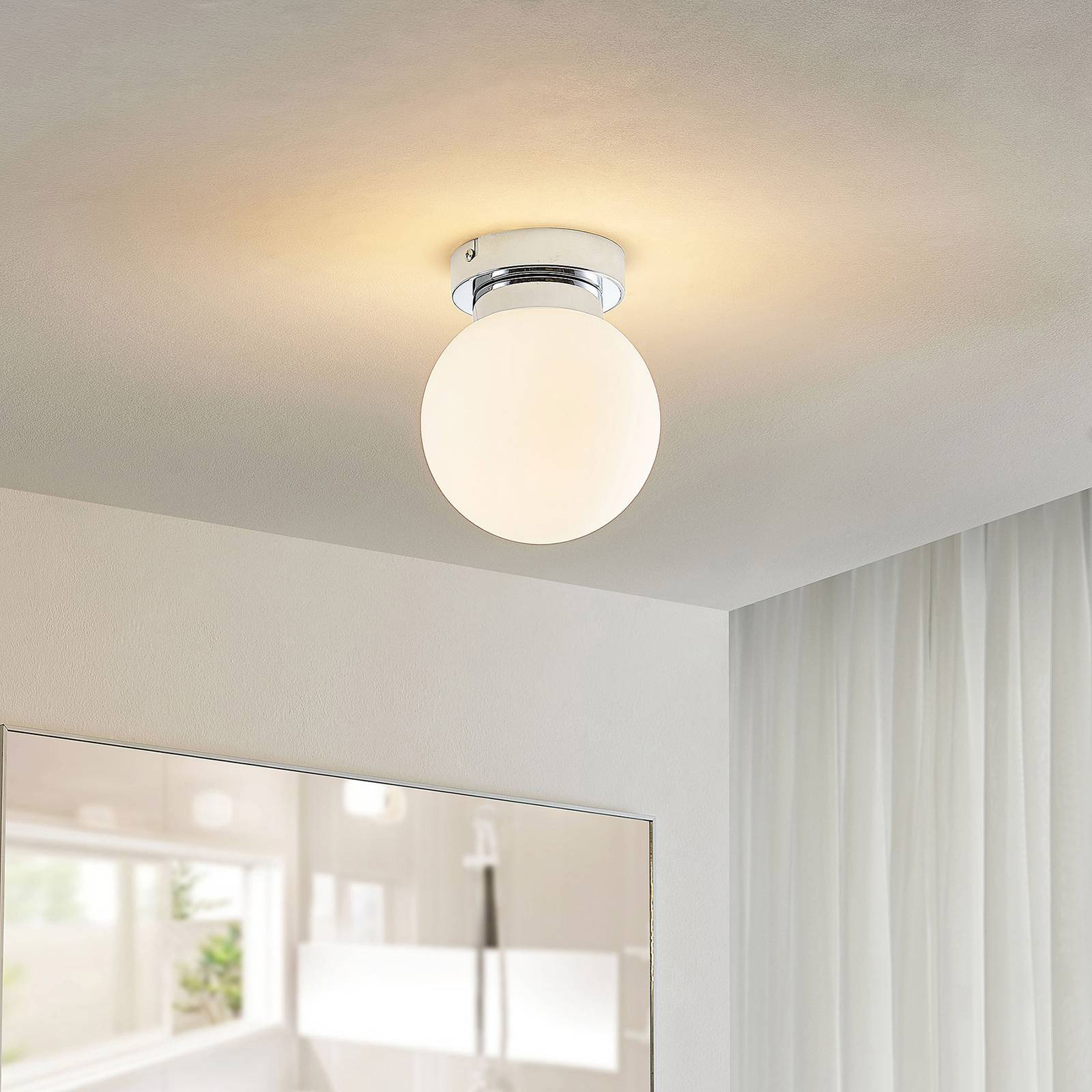 Lindby Tavino lampa sufitowa, kulisty klosz, chrom